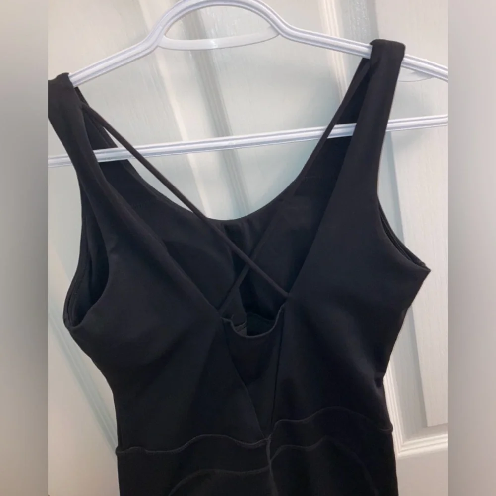 NEW Jumpsuit exercise one piece sleeveless flattering black bodysuit w/ bra - Picture 6 of 7